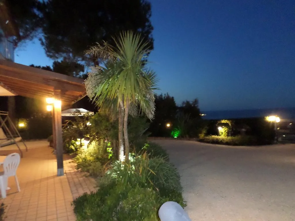 Bed & Breakfast Bed&Breakfast  Il Tesoro di Mario Bed and Breakfast Falconara Marittima