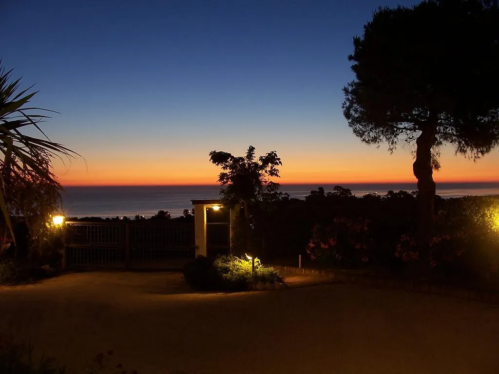 Bed&Breakfast  Il Tesoro di Mario Bed and Breakfast Falconara Marittima Bed & Breakfast