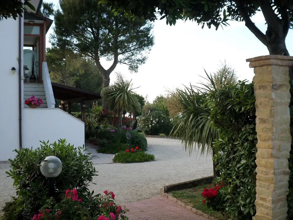 Bed & Breakfast Bed&Breakfast  Il Tesoro di Mario Bed and Breakfast Falconara Marittima