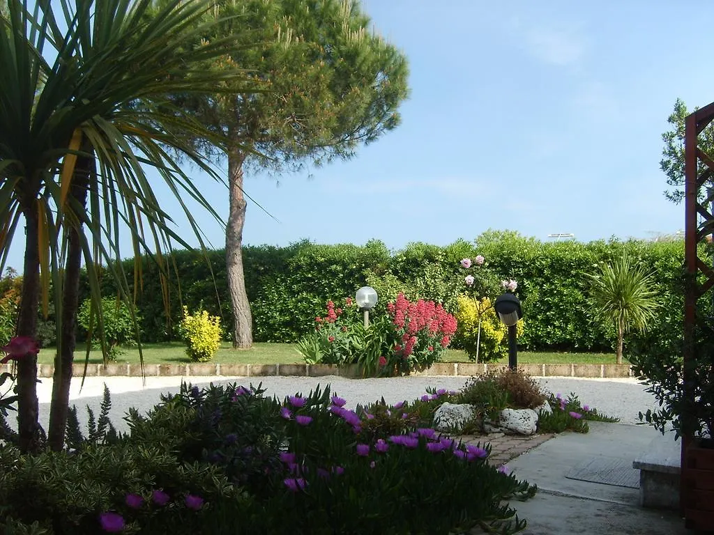 Bed & Breakfast Bed&Breakfast  Il Tesoro di Mario Bed and Breakfast Falconara Marittima Italia